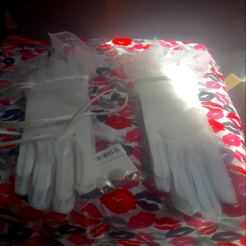 Silky dress up gloves